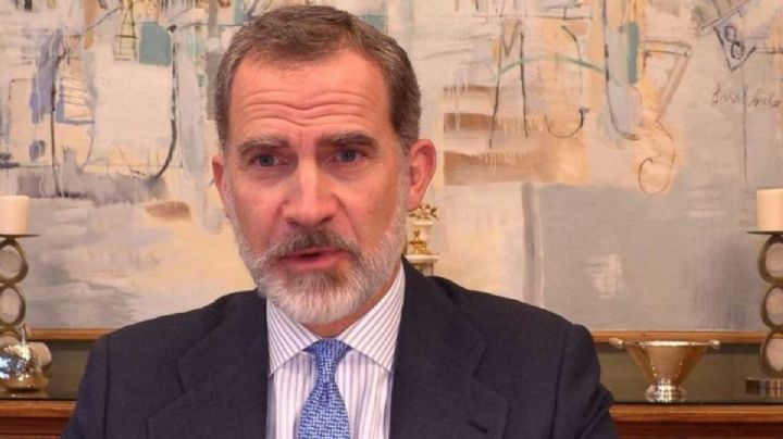 Barbudo, pero sano: el Rey Felipe VI se dejó ver desde el confinamiento