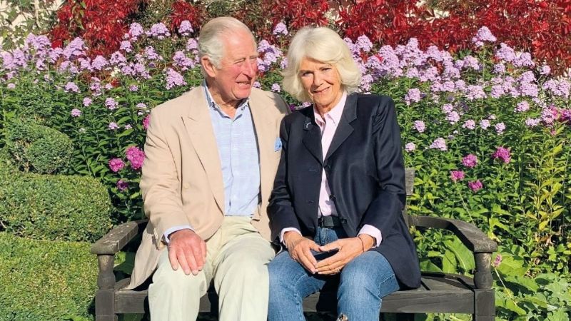 Asustados: el príncipe Carlos y Camilla Parker Bowles debieron censurar los comentarios en Twitter