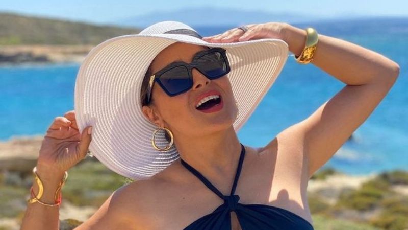 “Mantén la calma”: la foto de Salma Hayek en bikini que encendió las redes