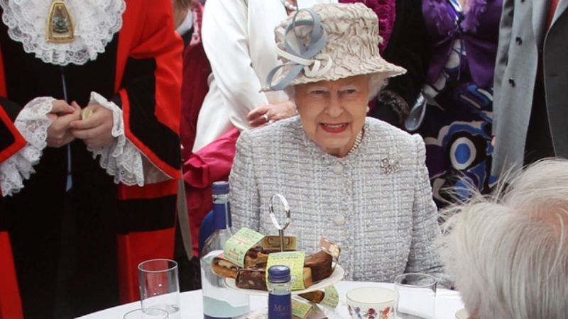 Increíble: conoce cuál es la comida que Isabel II eliminó de su alimentación y cuál se niega a dejar