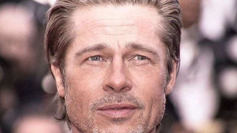 Sin camisa y listo para refrescarse: la primera foto de Brad Pitt del 2021