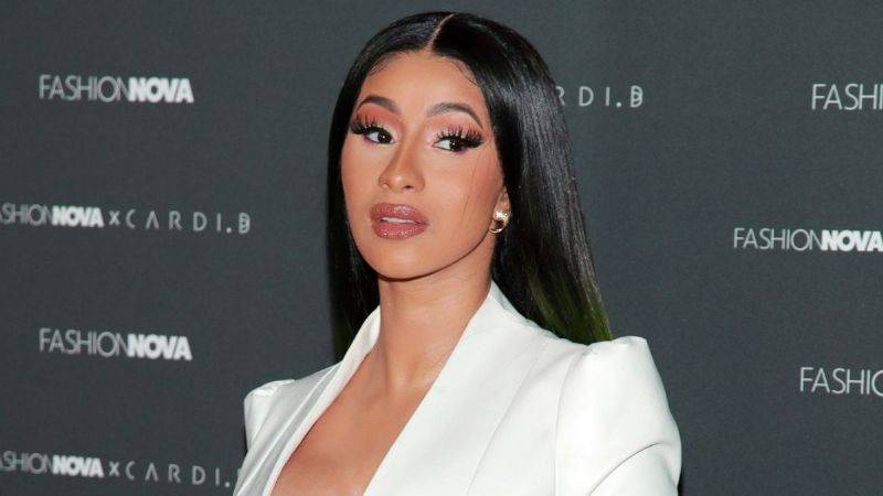 No es su talla: el top de Cardi B que casi deja ver todo