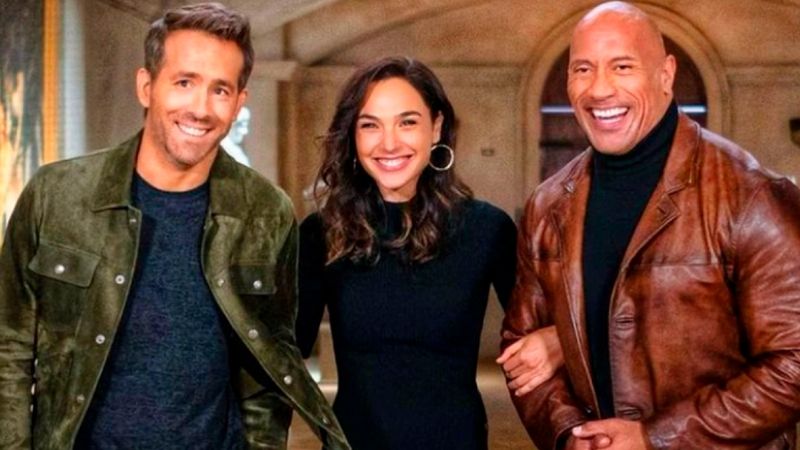 Netflix lanza tráiler de Red Notice con un elenco repleto de estrellas: Ryan Reynolds, Dwayne Johnson y Gal Gadot.