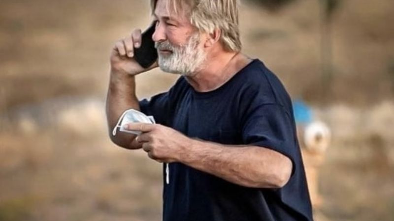 Tragedia y conmoción en Hollywood: Alec Baldwin descargó una pistola de utilería y mata accidentalmente a la directora de fotografía