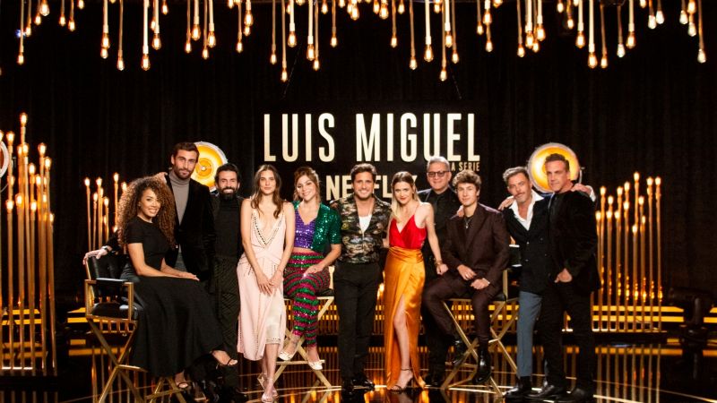 El elenco de Luis Miguel, La serie, se reúne por última vez en la celebración “Y me iré con el Sol”