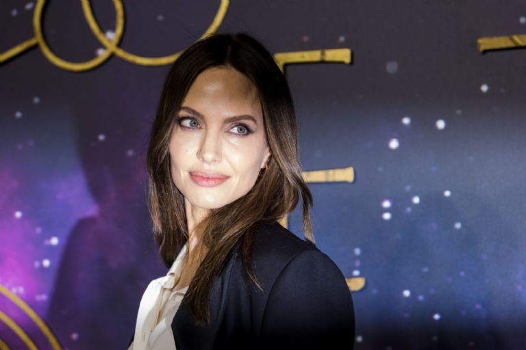 La actriz estadounidense Angelina Jolie asiste al estreno británico de 'Eternals' 