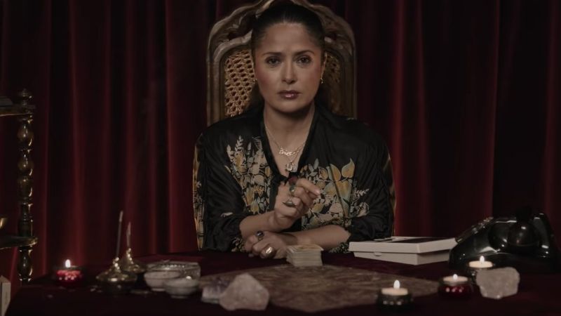 El nuevo póster de House Of Gucci destaca a una misteriosa y seria Salma Hayek