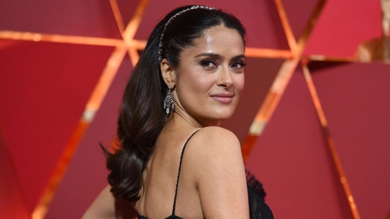 Salma Hayek recuerda las primeras luchas en Hollywood, dice que casi fue apuñalada