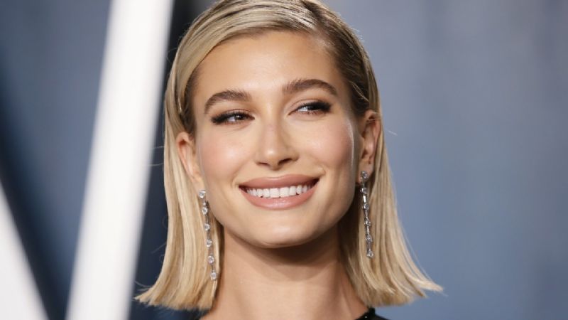 Hailey Bieber sintoniza 'Friends' en Acción de Gracias