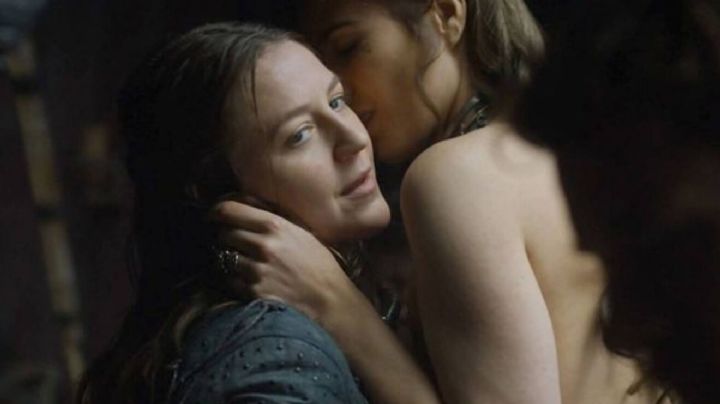 Estrella de Game Of Thrones revela que filmar las escenas de sexo fue una experiencia frenética