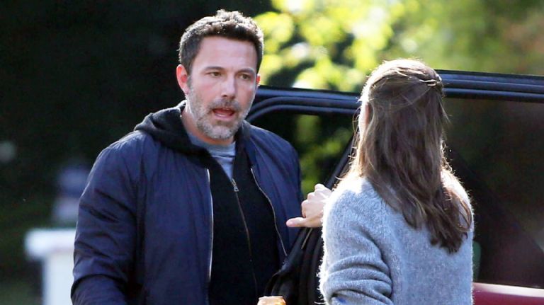 Jennifer Garner y Ben Affleck en 2019 durante una discusión frente a las cámaras