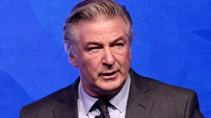 Un alguacil emitió una orden de registro para el teléfono de Alec Baldwin