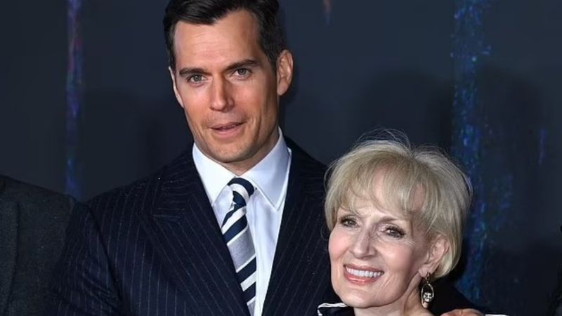 El brujo más tierno del mundo: Henry Cavill trae a su madre como cita para el estreno de 'The Witcher 2'