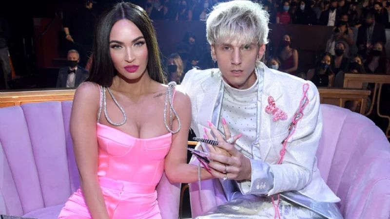 Cómo Machine Gun Kelly se apuñaló mientras intentaba impresionar a Megan Fox