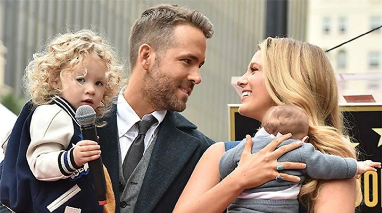 Ryan Reynolds junto a su esposa, la actriz Blake Lively y su pequeña hija