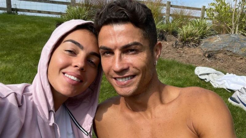 La novia de Cristiano Ronaldo, Georgina Rodríguez, decora casa para Navidad