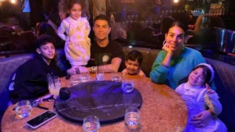 La novia de Cristiano Ronaldo, Georgina Rodríguez, decora casa para Navidad