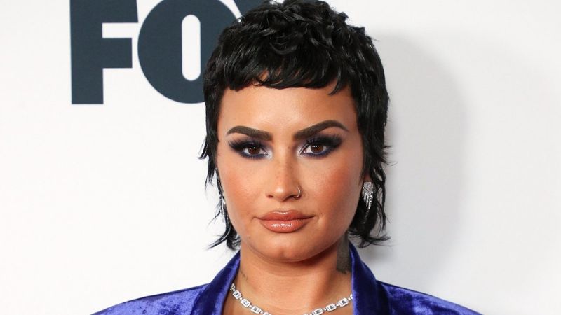 Demi Lovato acaba de sufrir una extraña lesión en el momento equivocado