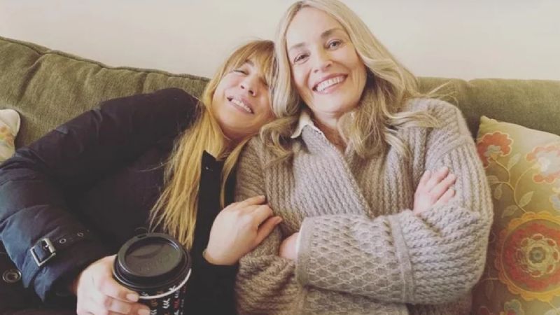 Kaley Cuoco tiene emocionantes noticias para compartir sobre Sharon Stone