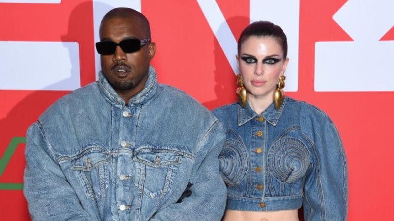 Kanye West y Julia Fox hacen su debut en la alfombra roja en mezclilla a juego