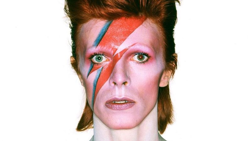 Todo el catálogo del fallecido rockero David Bowie fue vendido a Warner Music