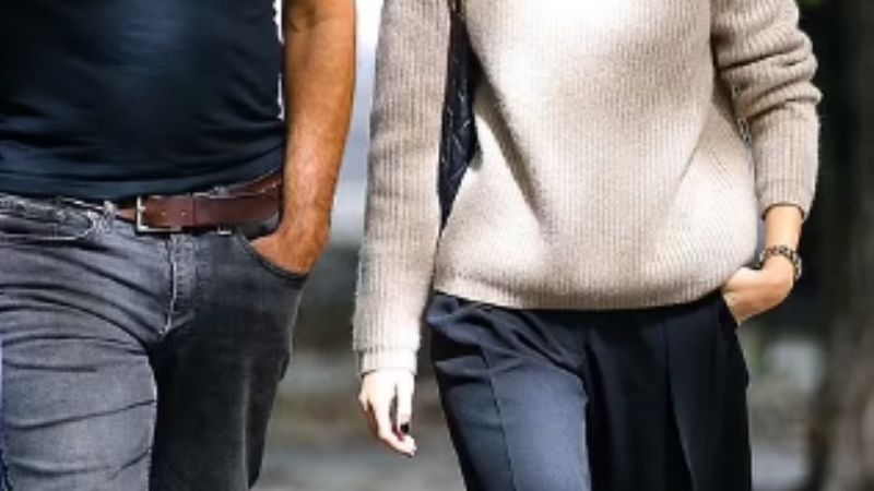 Camila Morrone sale a dar un paseo con su padre Máximo tras separarse de Leonardo DiCaprio