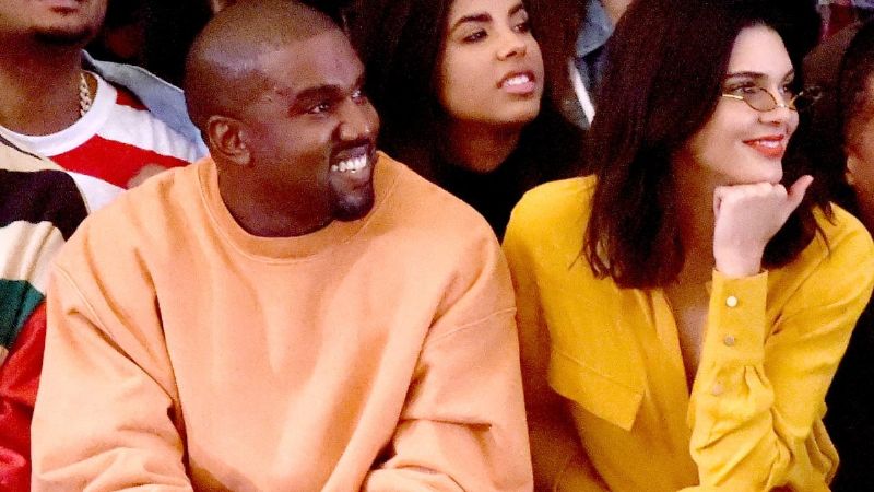 Kendall Jenner critica sutilmente la controvertida postura de moda de Kanye West