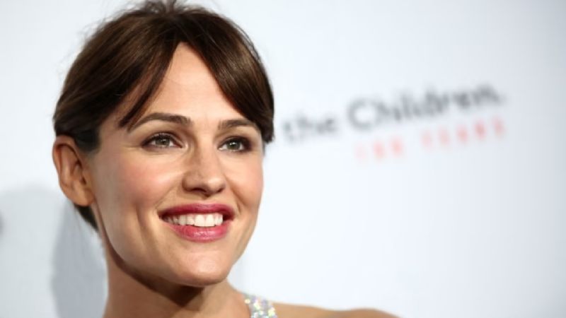 Esta es la razón por la que Jennifer Garner pensó que trabajar con Hugh Jackman fue MUY VERGONZOSO