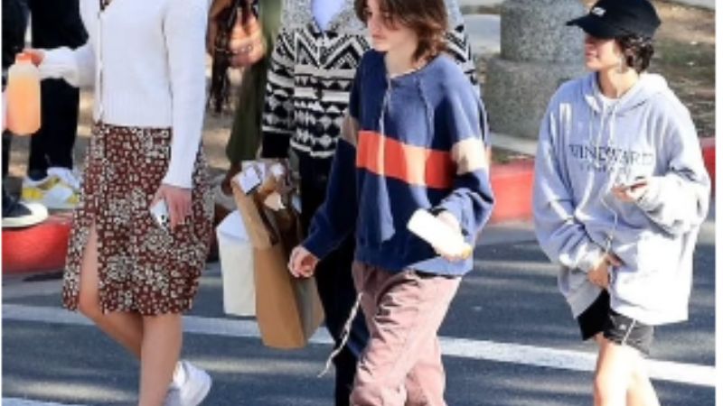 Ben Affleck luce un look chic de invierno mientras lleva a los niños a un viaje al mercado