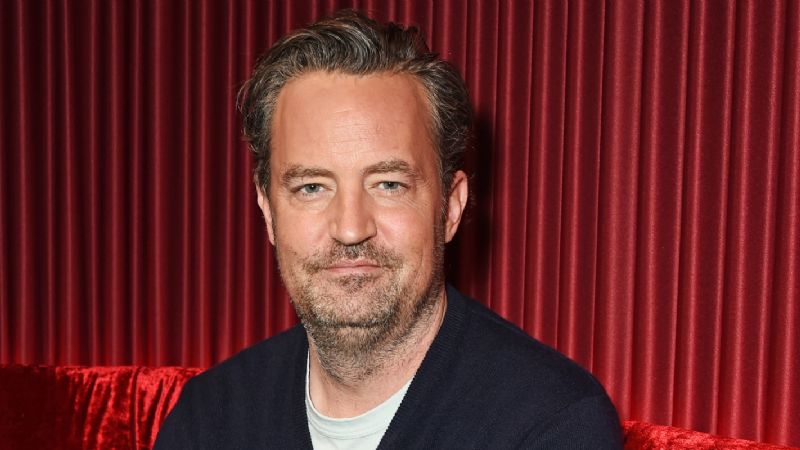 Matthew Perry 'luchó' durante el rodaje de 'Friends', comparte Courteney Cox