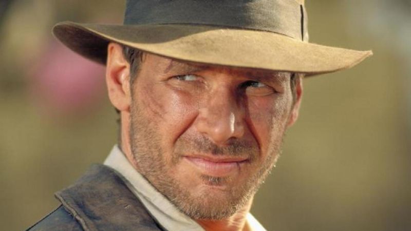 Harrison Ford ayuda a un miembro de su equipo que sufrió un ataque al corazón