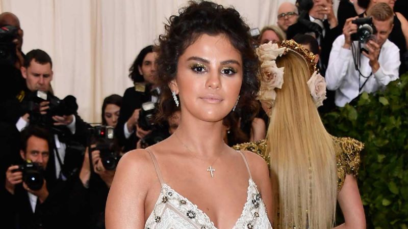 Selena Gomez cuenta detalles graciosos sobre el 'desastre de Met Gala': 'Tengo que salir de aquí'