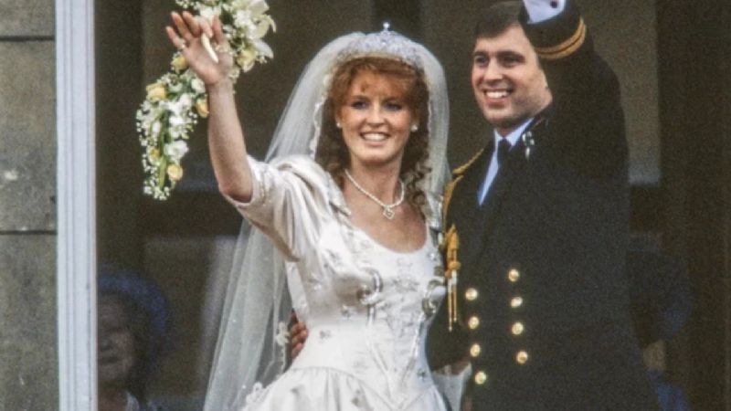 ¿El príncipe Andrés realmente conservó el vestido de novia de Sarah Ferguson?