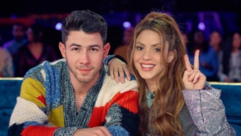 Shakira lanza una instantánea de primera vista de los sets de 'Dancing With Myself' con Nick Jonas