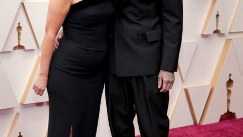 Kourtney Kardashian y Travis Barker reinan en la alfombra roja de los Oscar 2022