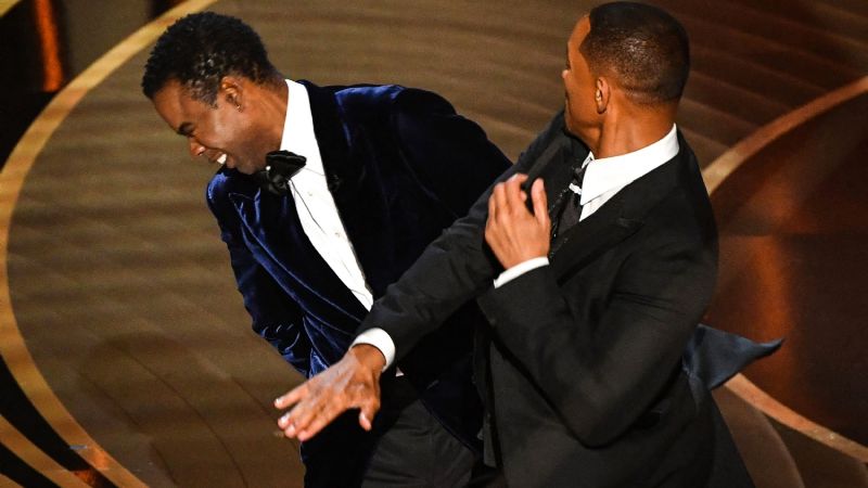 Will Smith estaba "pasando por algo" cuando golpeó a Chris Rock