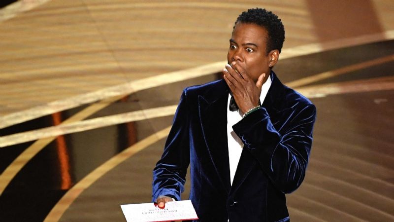 Chris Rock admite que está 'procesando' el golpe de Will Smith en su primer show de comedia después de los Oscar