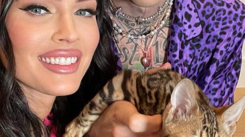 Machine Gun Kelly llama a Meghan Fox su 'esposa' durante un programa reciente