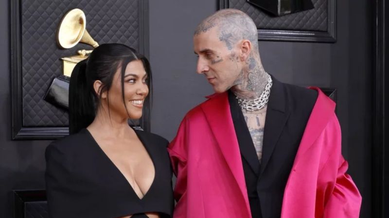 Kourtney Kardashian y Travis Barker desarrollan un vínculo 'más fuerte' tras un problema de salud