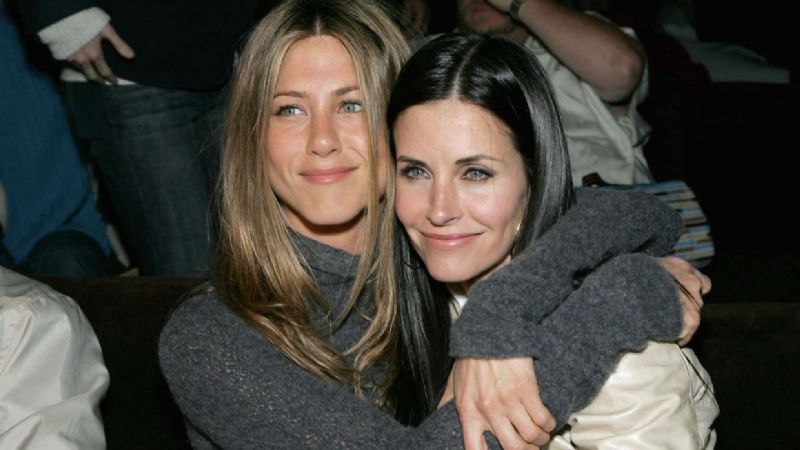 Jennifer Aniston reacciona a Courteney Cox por 'mantener vivo el fandom de Friends'