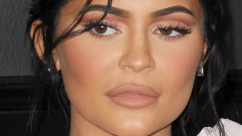 Kylie Jenner actualiza a los fanáticos sobre sus luchas después de dar la bienvenida a su hijo