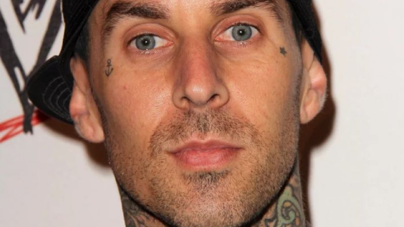 Lo que Travis Barker hizo para acercarse a Kourtney Kardashian tiene fanáticos totalmente divididos