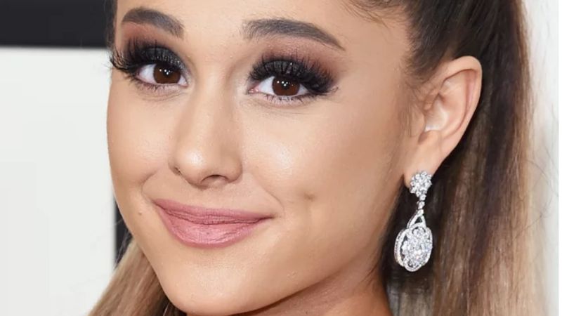 ¿Cuánto mide Ariana Grande?