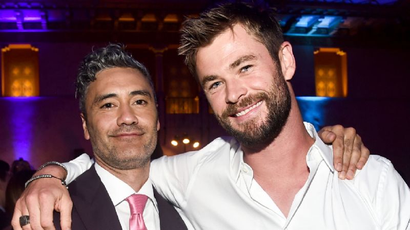 Chris Hemsworth y Taika Waititi se divirtieron burlándose de Tom Hiddleston diciendo que está "muerto para nosotros"