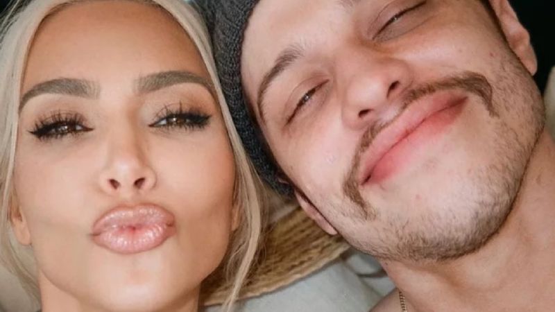 "compartieron una fiesta de pijamas secreta" : Kim Kardashian se encuentra en secreto con Pete Davidson en hotel de Nueva York