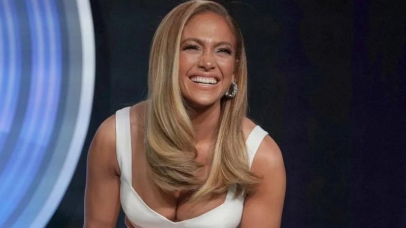 Jennifer Lopez está 'tan feliz de ser la Sra. Affleck': 'Ella está en la cima del mundo'