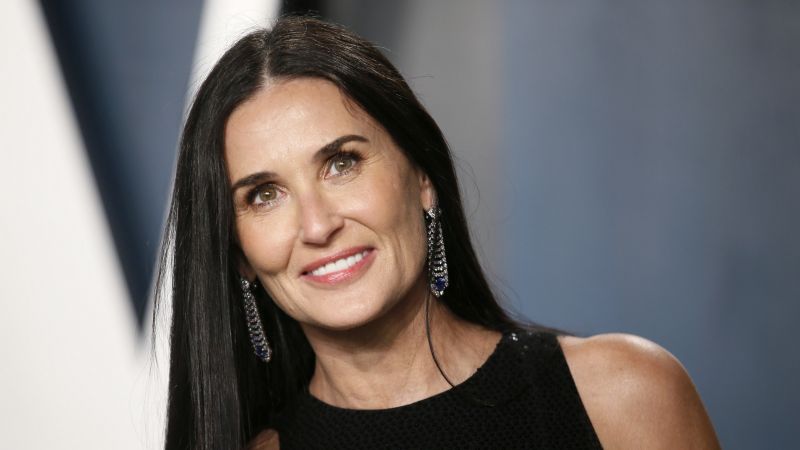 Demi Moore se niega a ser 'definida por un número' al cumplir 60 años