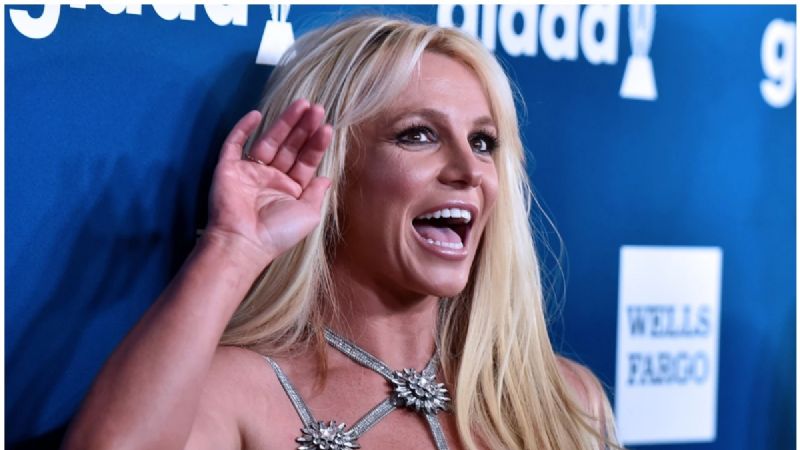 Britney Spears se jacta de romper la prohibición de papá de tomar café y visitar spas