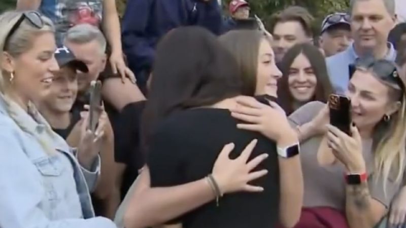 Meghan Markle abraza a un fan que quería que ella "se sintiera bienvenida aquí"