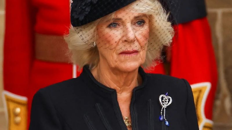 Por qué las joyas de Camilla en el funeral de la reina Isabel fueron tan significativas